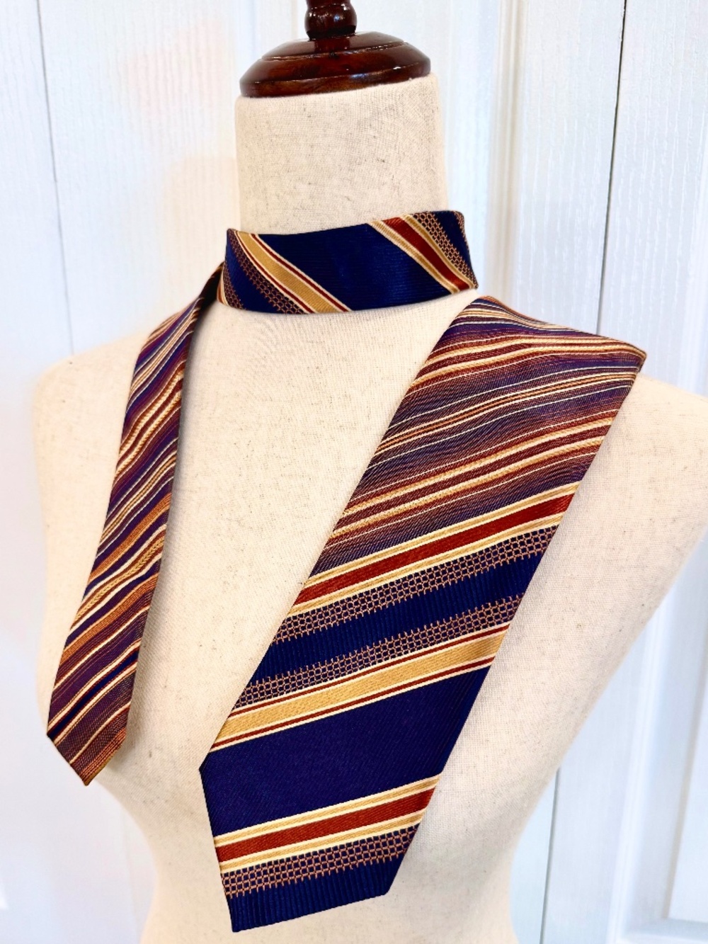 Men's Designer tie by Roberto Cavalli, 100% Silk made in Italy, Classic Stripes.